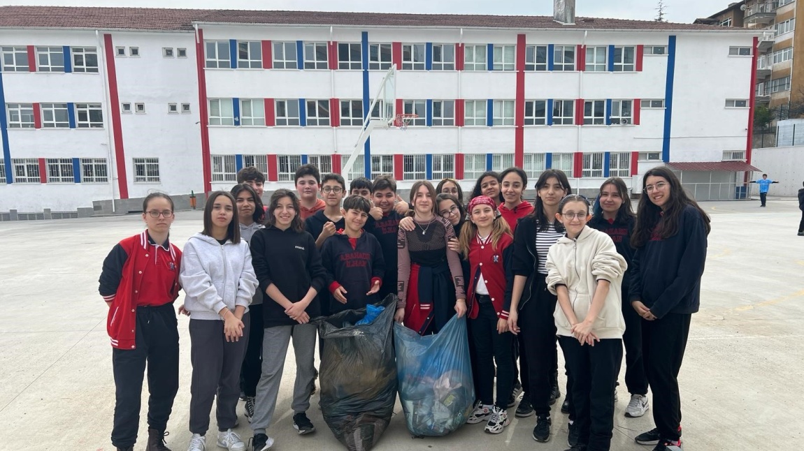 Okul Bahçemizin Çöplerini Topladık